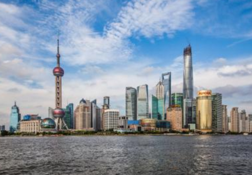 上海繁华都市中的小明日常故事